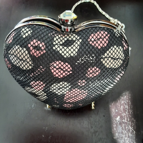 Adorable Lollipops Paris Heart Crossbody Clutch - Picture 4 of 6